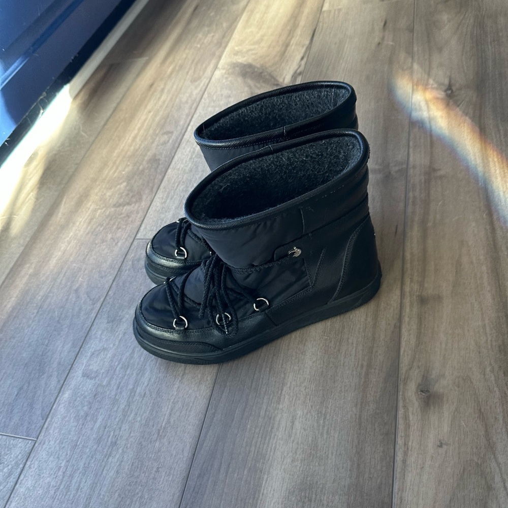 Moncler Black snow Winter Boots with Lace-Up Design - Picture 3 of 6